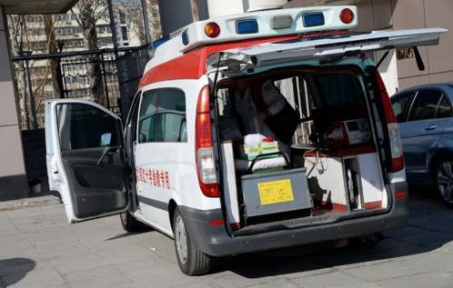 救護(hù)車生產(chǎn)廠家簡析車內(nèi)的醫(yī)療配置有哪些？